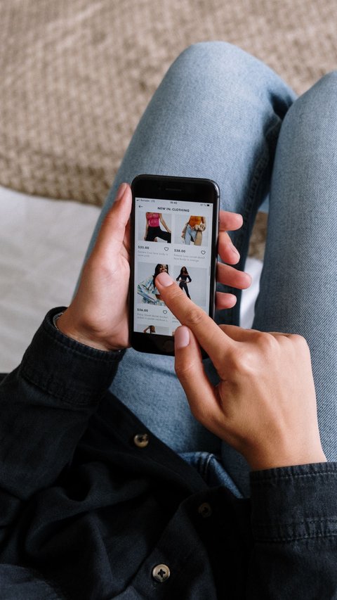 Gaya Hidup YOLO dan Jerat Paylater yang Mencekik Generasi Muda