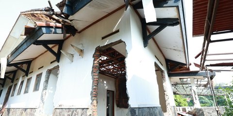 Terungkap Penyebab Rumah Atalarik Syach Dibongkar Paksa Meski Tanpa Surat Eksekusi