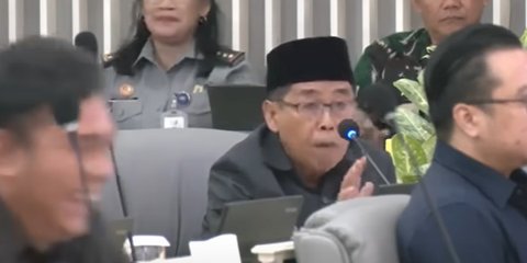 VIDEO: Momen DPRD PDIP Walk Out saat Rapat Paripurna 