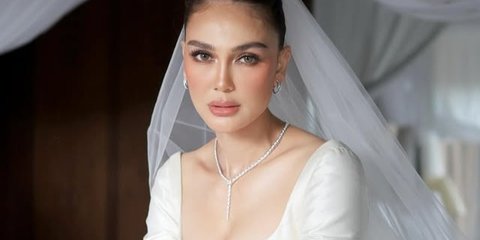 Potret Sepatu, Aksesoris hingga Perhiasan Luna Maya Terlihat Simpel dan Manis, Harganya Bikin Dompet Kaum Mendang-Mending Menangis