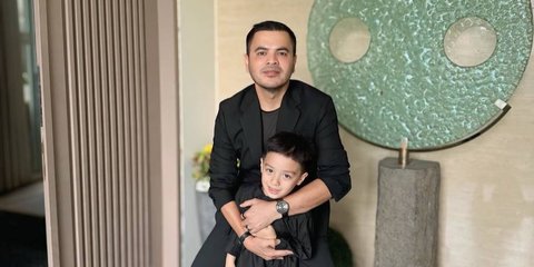 7 Potret Gemas Haldy Sabri Ajak Air Bumi Anak Irish Bella Jumatan Bareng, Makin Dekat dan Akrab Bak Anak Kandung