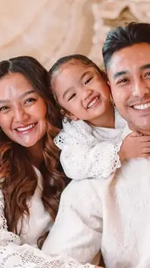 Disebut Baby X, Siti Badriah dan Krisjiana Sepakat Rahasiakan Nama Anak Kedua - Tradisi Keluarga Jadi Alasan