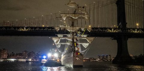 Detik-Detik Kapal Angkatan Laut Meksiko Tabrak Jembatan Brooklyndi New York, Dua Orang Tewas dan 17 Luka