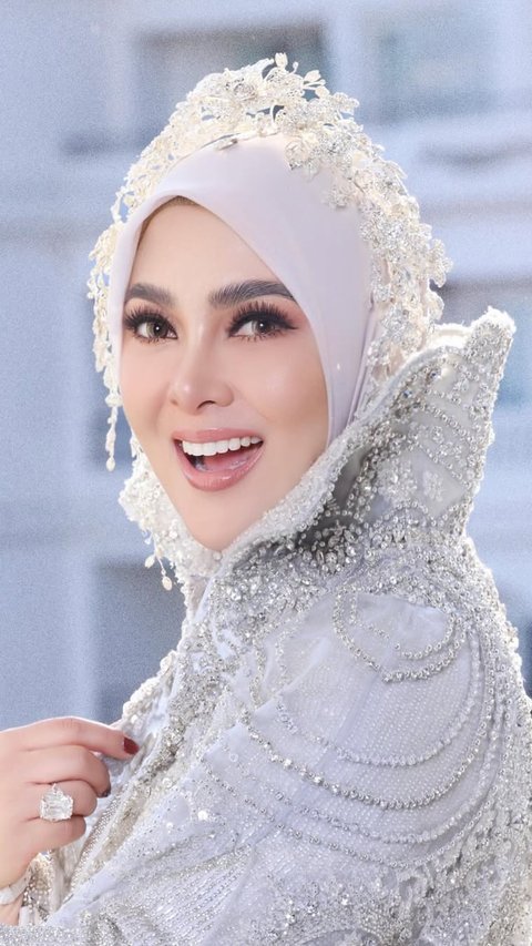 Pesona Busana Para Artis Indonesia yang Pernah Hadiri Festival Film Cannes, Sukses Curi Perhatian