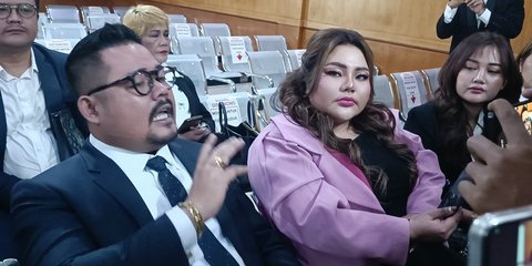 Gugat Ridwan Kamil, Lisa Mariana Hadiri Pemanggilan di PN Bandung