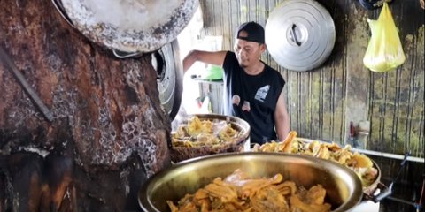 Gokil, Pria Ini Sukses Jualan Ayam Kampung Goreng dalam Sehari Habiskan 400 Ekor dan Omzet Rp70 Juta