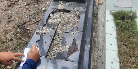 Teror Perusakan Makam Bersalib di Bantul