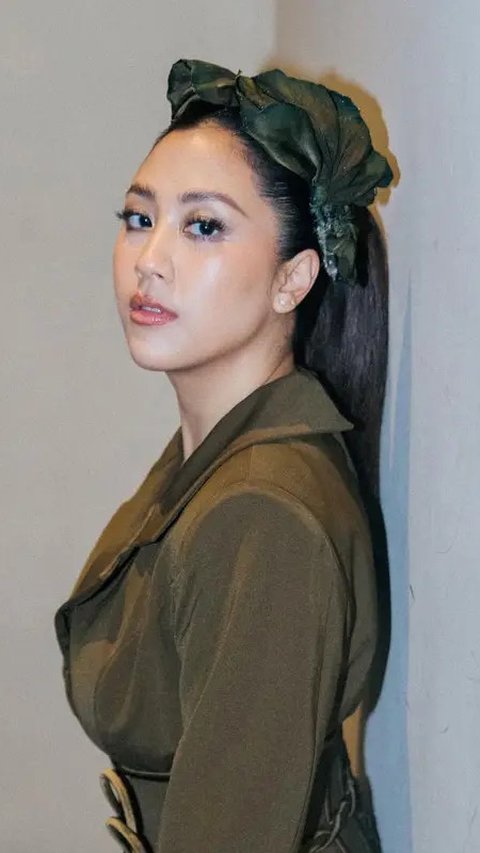 11 Artis Indonesia Ini Diam-Diam Jago Melukis, Karyanya Bikin Kagum Bak Seniman Sejati - Ada Idolamu?