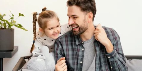 5 Rahasia Orang Kaya Mendidik Anak Menurut Ahli, Termasuk Mengasah Kemampuan Sosialisasi