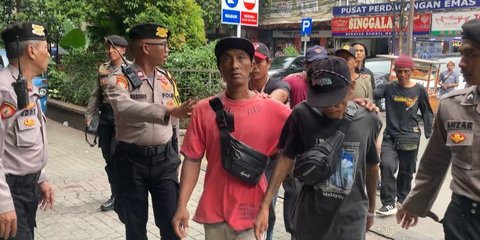 Aksi TNI Polri Ringkus Preman hingga Bongkar Posko Ormas di Jaksel