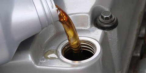 Pelajari Kapan Waktu Ideal untuk Mengganti Oli Motor