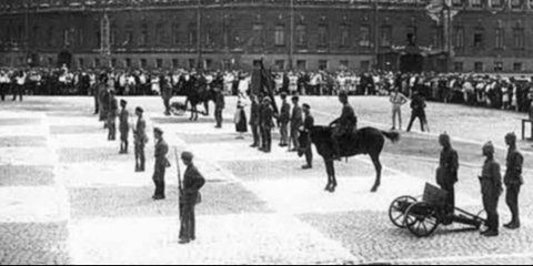 Begini Potret Permainan Catur Manusia di Tahun 1924-an, Sampai Pakai Kuda Asli
