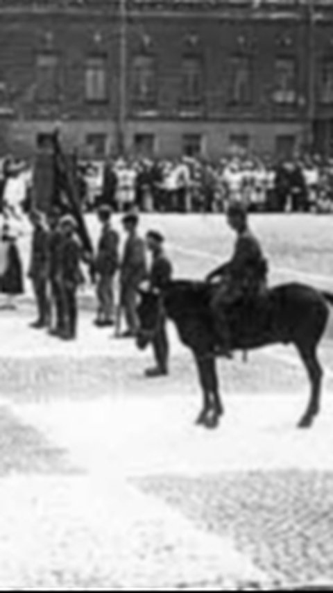 Begini Potret Permainan Catur Manusia di Tahun 1924-an, Sampai Pakai Kuda Asli