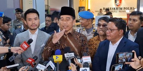 Lirikan Tajam Jokowi, Senyum Penuh Makna saat Disinggung Nama Roy Suryo soal Kasus Dugaan Ijazah Palsu