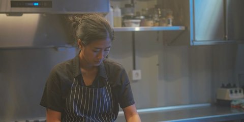 Dapur Industrial Minimalis ala Chef Renatta Moeloek, Inspirasi Desain yang Kuat, Fungsional, dan Estetik