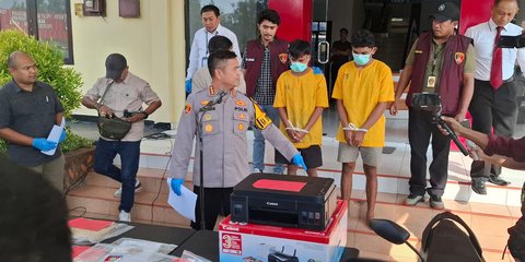 Belajar dari Internet, Dua Driver Ojol Cetak Uang Palsu Buat Beli Motor