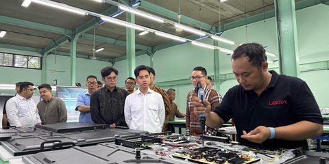Tinjau Pabrik Elektronika di Bekasi, Wapres Gibran Dorong SMK Magang di Industri