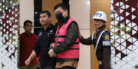 FOTO: Ekspresi Bos Sritex Iwan Lukminto Ditahan Kejagung, Bikin Negara Rugi Rp692 Miliar