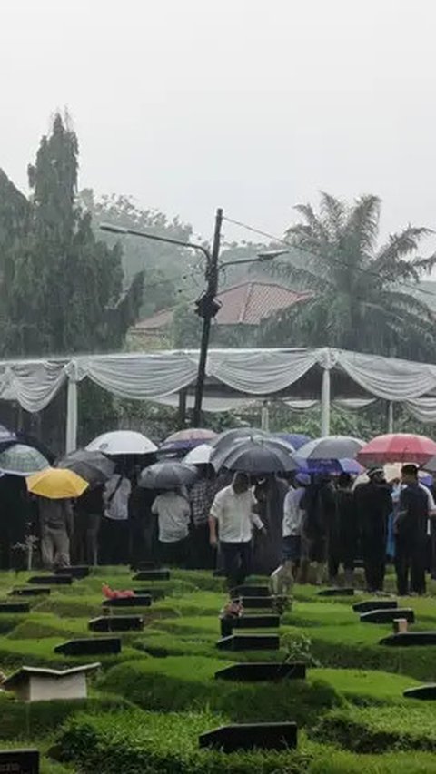 Penjelasan Hukum Perempuan Mengantarkan Jenazah ke Pemakaman, Dilarang?