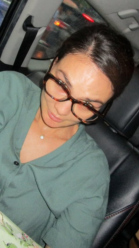 6 Momen Luna Maya Tampil Tanpa Makeup, Buktikan Bahwa Pesona Sejati Tak Butuh Riasan