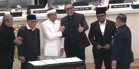 Potret Mesra Dedi Mulyadi dengan Ono Surono Salam Komando Sambil Terseyum Jadi Sorotan