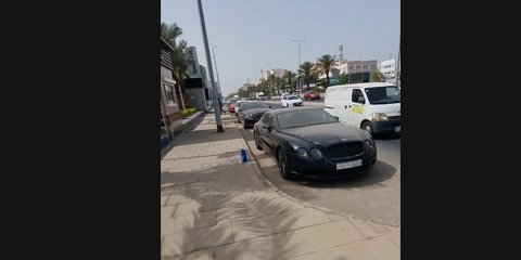 Bosan Sama Mobil Mewahnya, Orang Arab Seenaknya Tinggalkan Bentley Hingga Jaguar di Pinggir Jalan Sampai Bulukan