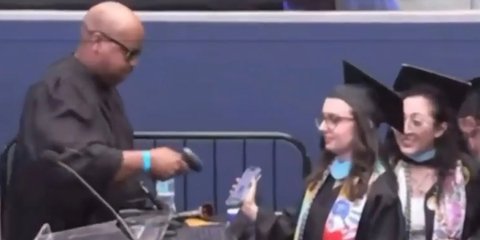 Begini Jadinya kalau Wisuda Pakai AI