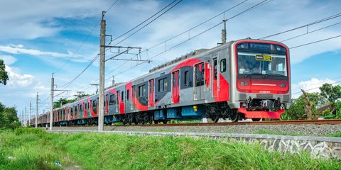 Gerbong Harapan Pekerja Jakarta di Rel yang Tak Menyatu