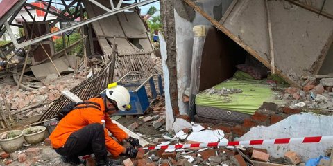 VIDEO: Penampakan Bengkulu Pasca Gempa Dahsyat 6,3 M, Rekaman Penyelamatan Basarnas Potong Tiang Baja