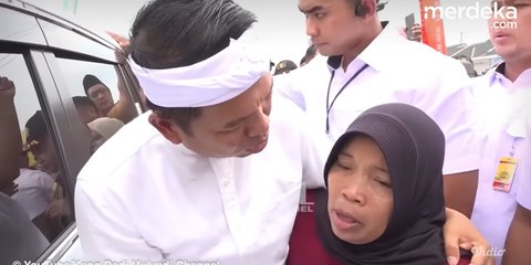 VIDEO: Ibu di Bekasi Curhat Rumah Kena Longsor, Demul Langsung Perintakan Ini ke Bupati