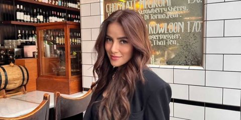 Tak Lagi Berhijab, Olla Ramlan Pamer Foto di Lengan Sambil Curhat Perjuangan Jadi Single Mother