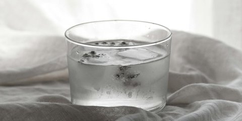 Minum Es Saat Pilek Bikin Makin Parah? Ini Fakta Medis yang Harus Kamu Tahu!