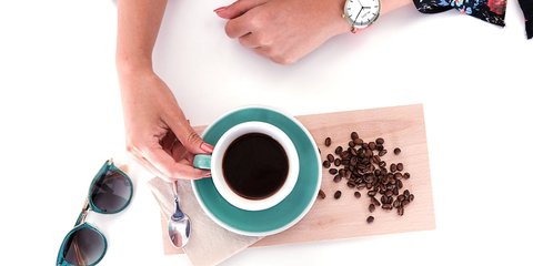 Ngopi Bisa Bikin Kulit Kusam atau Glowing? Ini Kata Dermatolog soal Efek Kopi ke Kulitmu