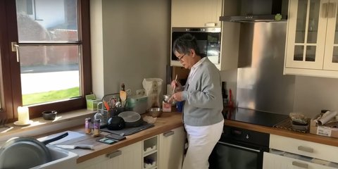 Potret Dapur Rumah Ibu Sandy Walsh di Belanda, Peralatan Masak Lengkap Khas Emak-emak Indonesia