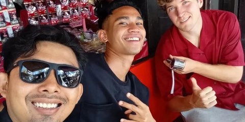 Bukan di Kafe, Marselino dan Ole Romeny Keciduk Pengemudi Ojol Nongkrong di Warkop, Begini Gayanya