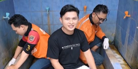 Rajin Bersihkan Masjid, Doa Pemuda Sukabumi ini Menembus Langit Sampai Diundang Langsung Kerajaan Arab Saudi buat Haji