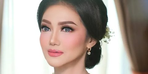 7 Potret Cantik Anggun Bella Saphira dalam Balutan Kebaya, di Momen Pernikahan Anak Sambung Jadi Sorotan