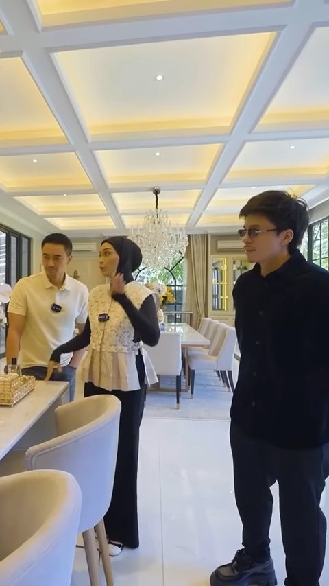 5 Potret Dapur di Istana Megah Putri Zulhas & Zumi Zola, Seluas Lapangan Sepakbola & Mewah dengan Sentuhan Emas