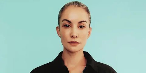 6 Potret Cantik Awet Muda Nadya Hutagalung di Majalah Vogue Filipina, Tampil Pede dengan Uban Tapi Minim Kerutan di Usia 50 Tahun