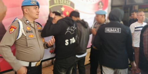 Usai Wajahnya Viral, Suporter yang Potong Rumput dan Jaring Gawang Stadion GBLA Ditangkap!