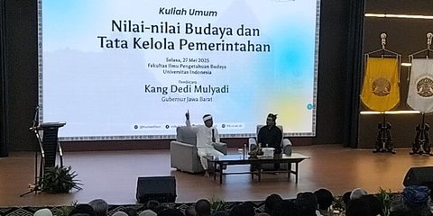 Jadi Dosen Tamu di UI, Dedi Mulyadi Tiba-Tiba Lepas Sepatu, Nyeker dan Naik Podium Beri Materi