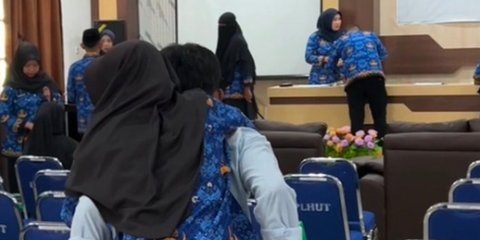 Akibat Pendarahan saat Melahirkan Anak, Wanita Ini Digendong Suami Untuk Pelantikan PPPK
