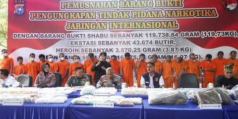 Potret Jenderal Densus 88 Pamerkan Sabu Ratusan Kilogram & Puluhan Ribu Ekstasi Hasil Tangkapan 3 Bulan