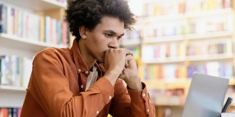 Mahasiswa Ikut Lomba Menulis Lawan AI, Hasilnya Sangat Tak Terduga