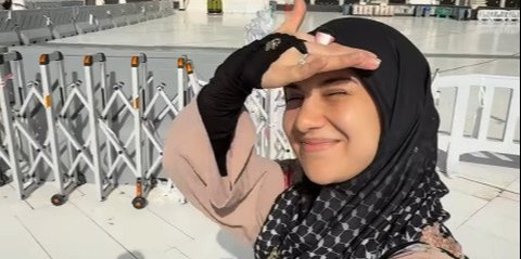 7 Potret Irish Bella dan Haldy Sabri Tiba di Tanah Suci, Siap Jalankan Rangkaian Ibadah Haji di Makkah