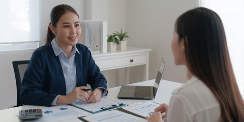 Terkena PHK, Pilih Kembali Jadi Karyawan atau Dirikan Usaha?