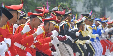 Wali Kota Depok Berangkatkan 90 Anak ke Barak Militer, Ada yang Bawa Ember, Koper Hingga Kantong Kresek