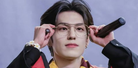 8 Idol Korea Ini Punya Gangguan Penglihatan Tapi Tak Halangi Karier, dari Jin BTS hingga D.O EXO, Siapa Biasmu?