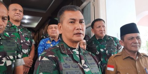 Letjen Kunto Arief Bertemu Manusia Silver Beri Hadiah Istimewa, Sang Jenderal Langsung Didoakan