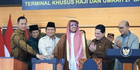 VIDEO: Prabowo Menoleh Cari Menhan Sjafrie Sang Sobat Kental 